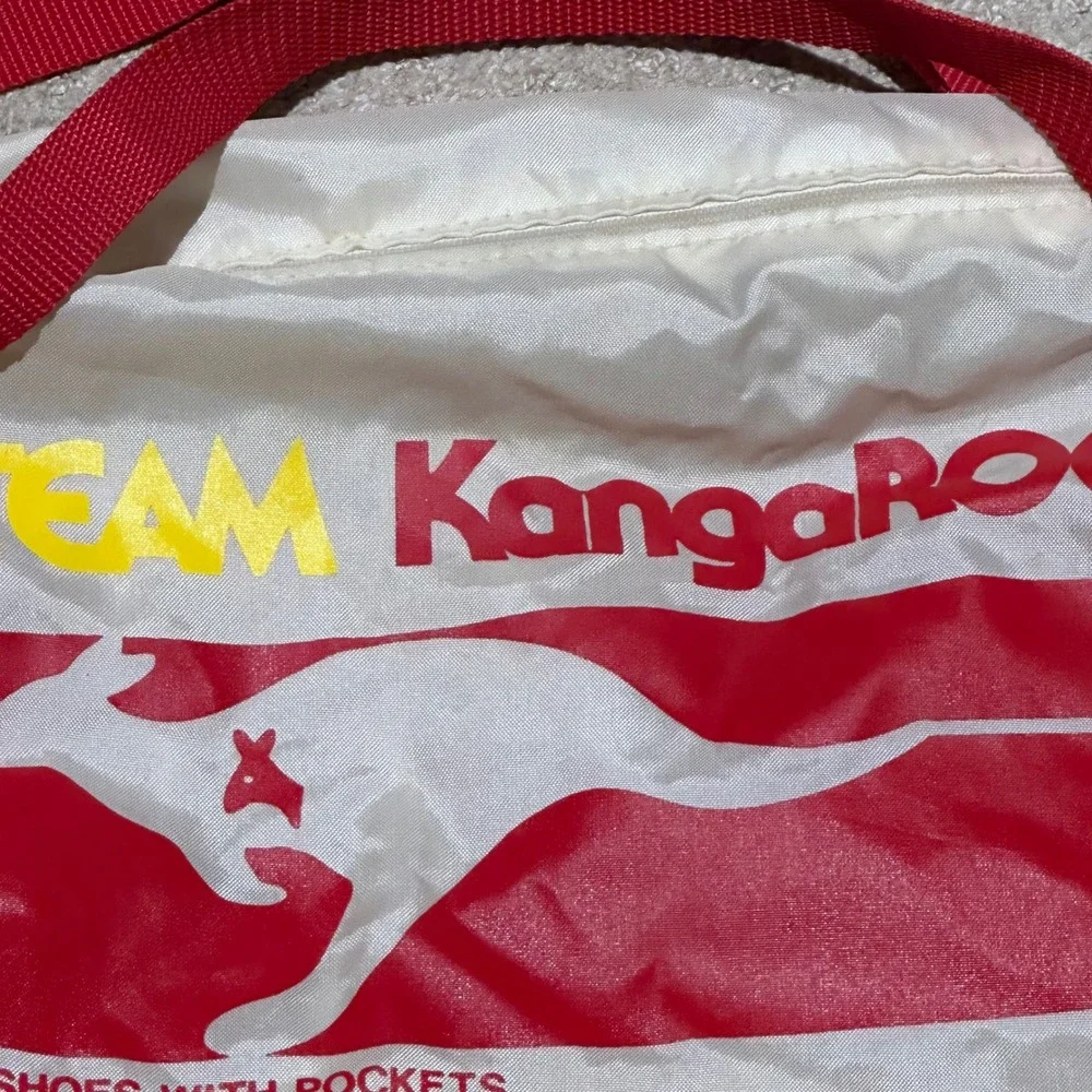 Vintage Team KangaROOS Duffel Bag White Red Shoes With Pockets Nylon Gym Bag
